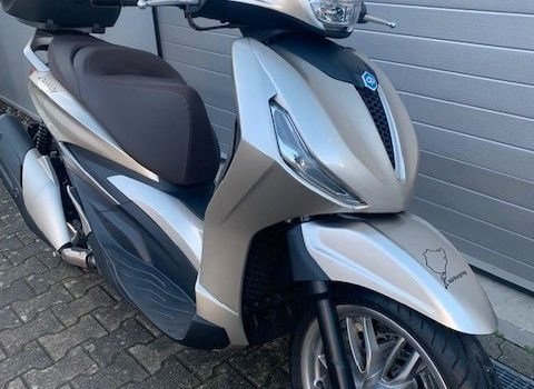Gebrauchtmotorrad Piaggio Beverly 400 - Bild 4