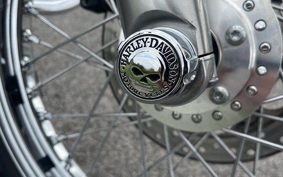 Gebrauchtmotorrad Harley-Davidson Dyna Super Glide Custom FXDC - Bild 11