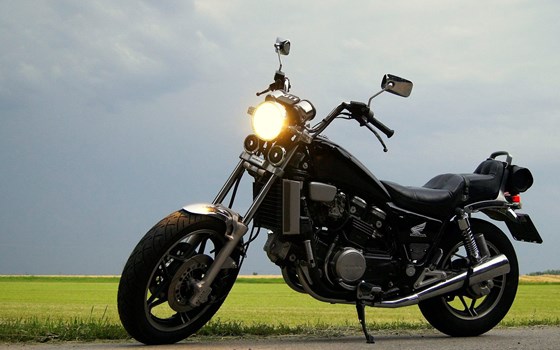 Gebrauchtmotorrad Honda VF 750 C Magna - Bild 1