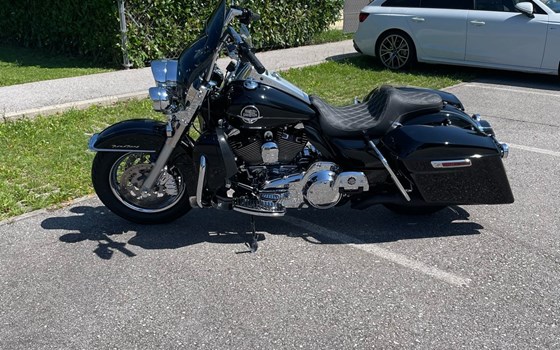 Gebrauchtmotorrad Harley-Davidson Road King Classic FLHRC - Bild 3