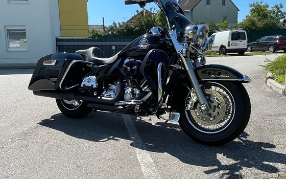 Gebrauchtmotorrad Harley-Davidson Road King Classic FLHRC - Bild 8