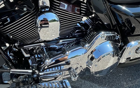 Gebrauchtmotorrad Harley-Davidson Road King Classic FLHRC - Bild 1