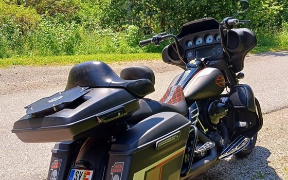 Gebrauchtmotorrad Harley-Davidson CVO Street Glide FLHXSE - Bild 2