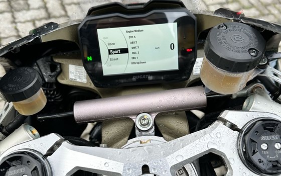 Gebrauchtmotorrad Ducati Panigale V4 - Bild 1