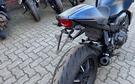 Gebrauchtmotorrad Honda CB1000R Black Edition - Bild 7