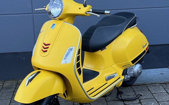 Gebrauchtmotorrad Vespa GTS 300 Super - Bild 4