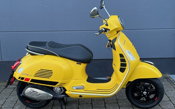 Gebrauchtmotorrad Vespa GTS 300 Super - Bild 1