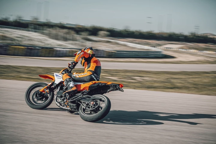 KTM 390 SMC R () - Bild 11