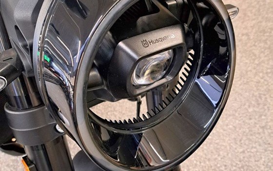 Gebrauchtmotorrad Husqvarna Vitpilen 801 - Bild 9