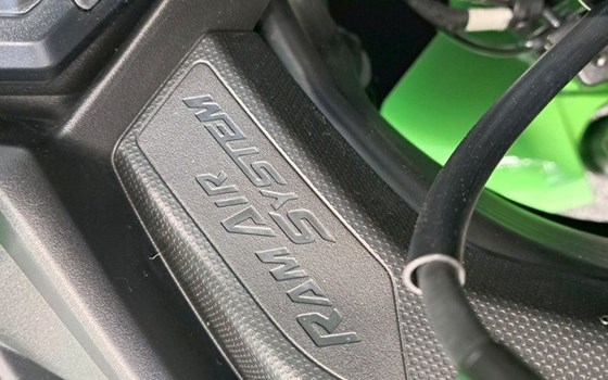 Neufahrzeug Kawasaki Ninja ZX-4RR - Bild 11