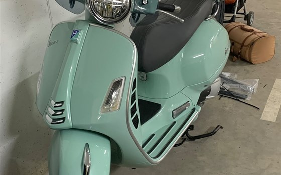 Gebrauchtmotorrad Vespa GTS 300 hpe - Bild 1