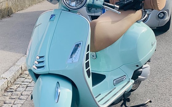 Gebrauchtmotorrad Vespa GTS 300 hpe - Bild 2