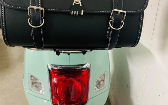 Gebrauchtmotorrad Vespa GTS 300 hpe - Bild 7