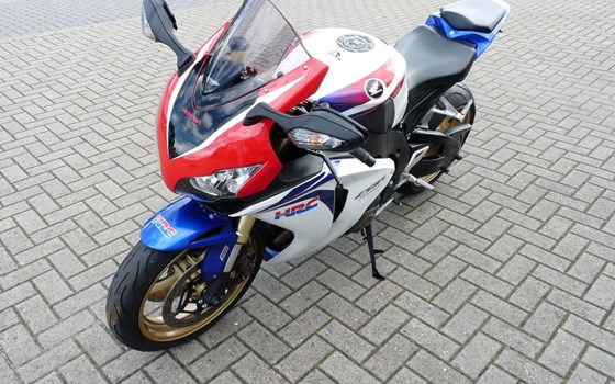 Gebrauchtmotorrad Honda CBR1000RR Fireblade - Bild 4