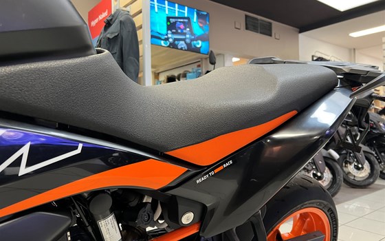 Gebrauchtmotorrad KTM 890 SMT - Bild 6