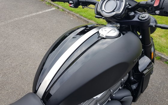 Gebrauchtmotorrad Triumph Rocket 3 Storm R - Bild 8