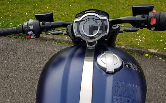 Gebrauchtmotorrad Triumph Rocket 3 Storm R - Bild 3