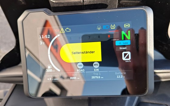 Gebrauchtmotorrad KTM 890 SMT - Bild 6