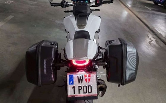 Gebrauchtmotorrad Honda CB1000R+ - Bild 3