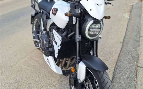 Gebrauchtmotorrad Honda CB1000R+ - Bild 4