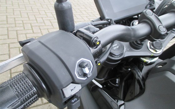 Neufahrzeug Honda CB125R - Bild 3