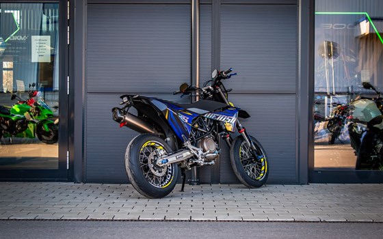 Gebrauchtmotorrad Husqvarna 701 Supermoto - Bild 2