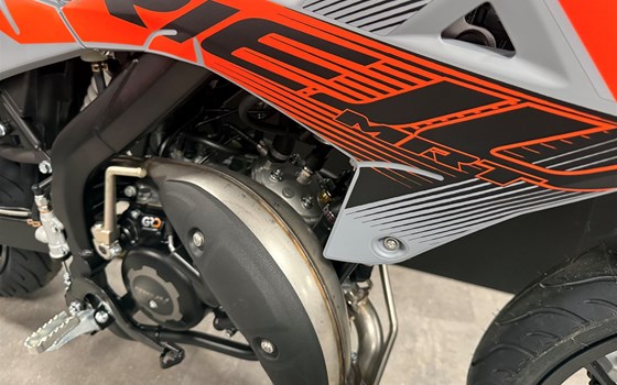 Neufahrzeug Rieju MRT 50 SM Matt Grey - Bild 5