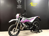 Neumotorrad Rieju MRT 50 SM Matt Grey LOW-Version mit reduzierter Sitzhöhe, SOFORT VERFÜGBAR!!!