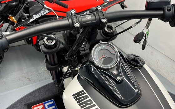 Gebrauchtmotorrad Harley-Davidson Softail Fat Bob 114 FXFBS - Bild 10