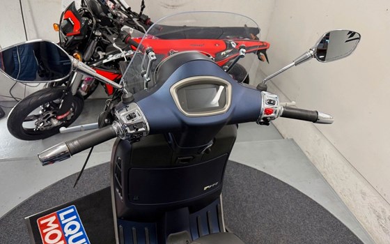 Gebrauchtmotorrad Vespa GTS 300 Super Tech - Bild 5