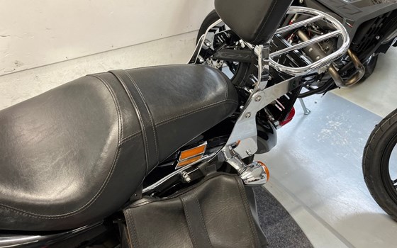 Gebrauchtmotorrad Harley-Davidson Sportster XL 883 C Custom - Bild 7