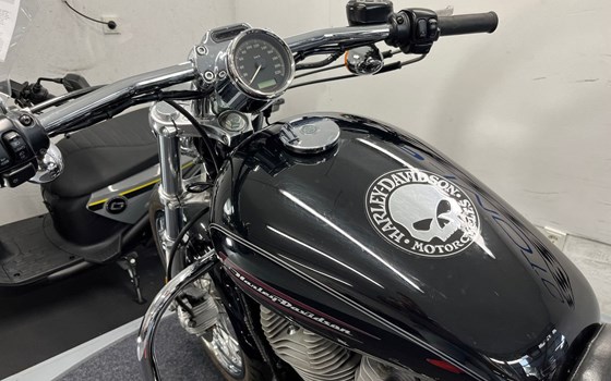 Gebrauchtmotorrad Harley-Davidson Sportster XL 883 C Custom - Bild 8