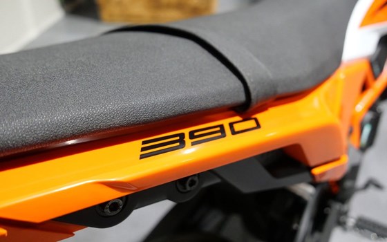 Neufahrzeug KTM 390 SMC R - Bild 5