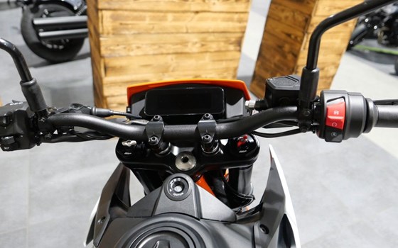 Neufahrzeug KTM 390 SMC R - Bild 8