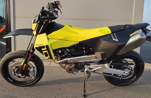 Neumotorrad Husqvarna 701 Supermoto