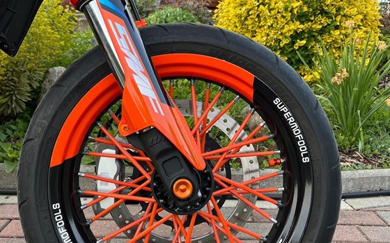 Gebrauchtmotorrad KTM 690 SMC R - Bild 4