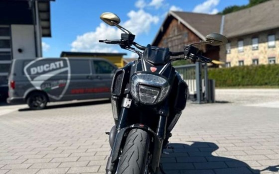 Gebrauchtmotorrad Ducati Diavel Carbon - Bild 3