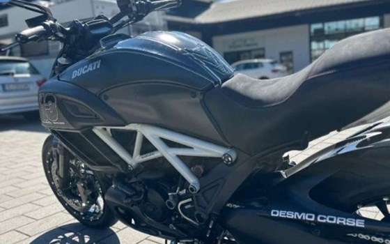 Gebrauchtmotorrad Ducati Diavel Carbon - Bild 5