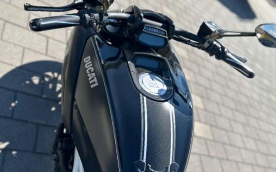 Gebrauchtmotorrad Ducati Diavel Carbon - Bild 7
