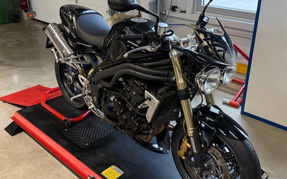 Gebrauchtmotorrad Triumph Speed Triple 1050 - Bild 1