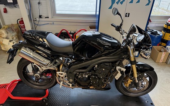 Gebrauchtmotorrad Triumph Speed Triple 1050 - Bild 2