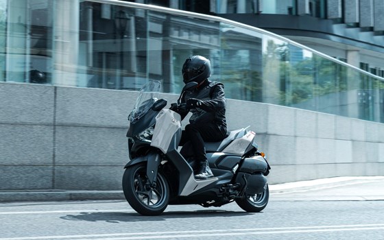 Neufahrzeug Yamaha XMAX 300 Tech MAX+ - Bild 16