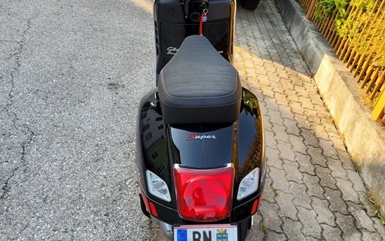 Gebrauchtmotorrad Vespa GTS 300 Super - Bild 3