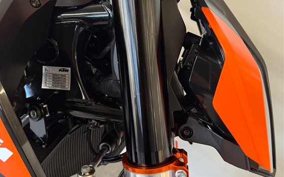 Gebrauchtmotorrad KTM 890 Duke GP - Bild 10