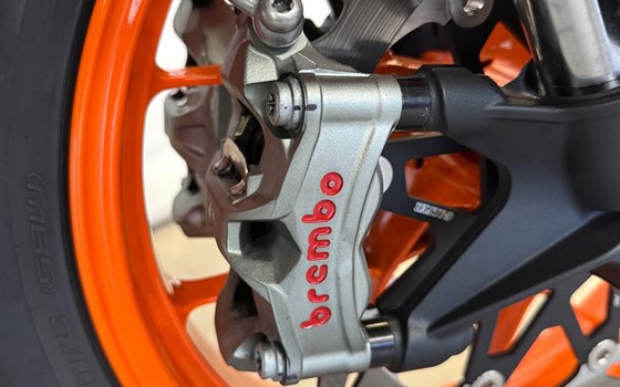 Gebrauchtmotorrad KTM 890 Duke GP - Bild 8