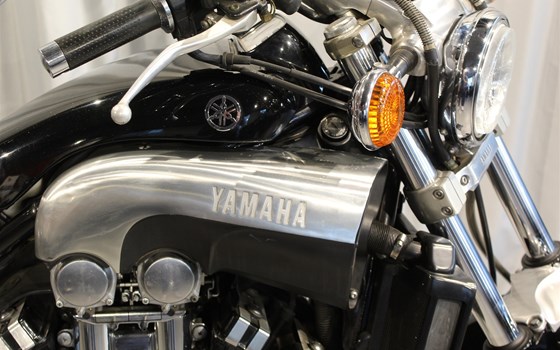 Gebrauchtmotorrad Yamaha V-Max VMX 1200 - Bild 2