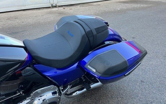 Gebrauchtmotorrad Harley-Davidson CVO Street Glide FLHXSE - Bild 11