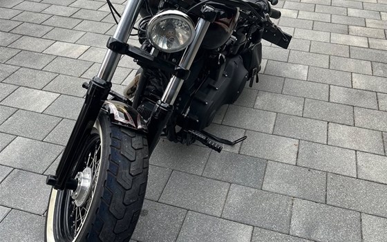 Gebrauchtmotorrad Harley-Davidson Dyna Street Bob Special - Bild 1