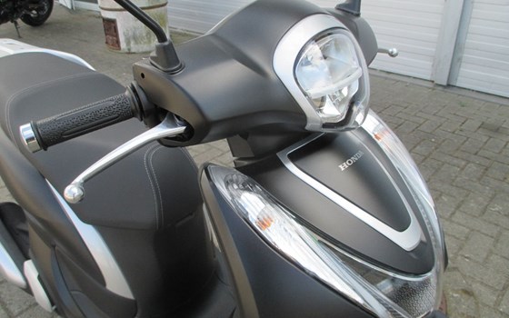 Gebrauchtmotorrad Honda SH125 - Bild 6