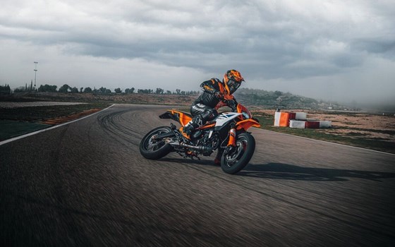 Neufahrzeug KTM 390 SMC R - Bild 13